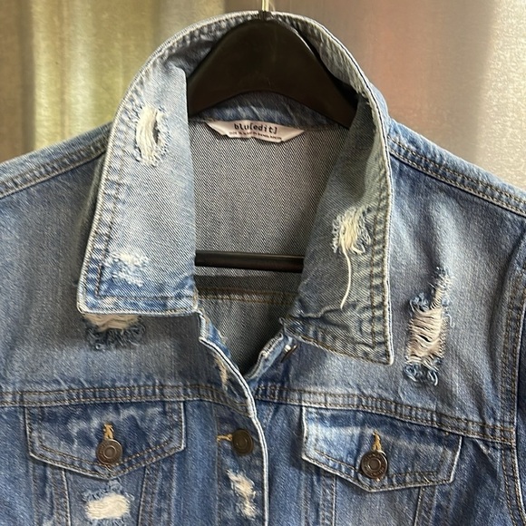 Blu(edit) Beautifully distressed denim jacket women’s size XL western wear - Picture 5 of 9